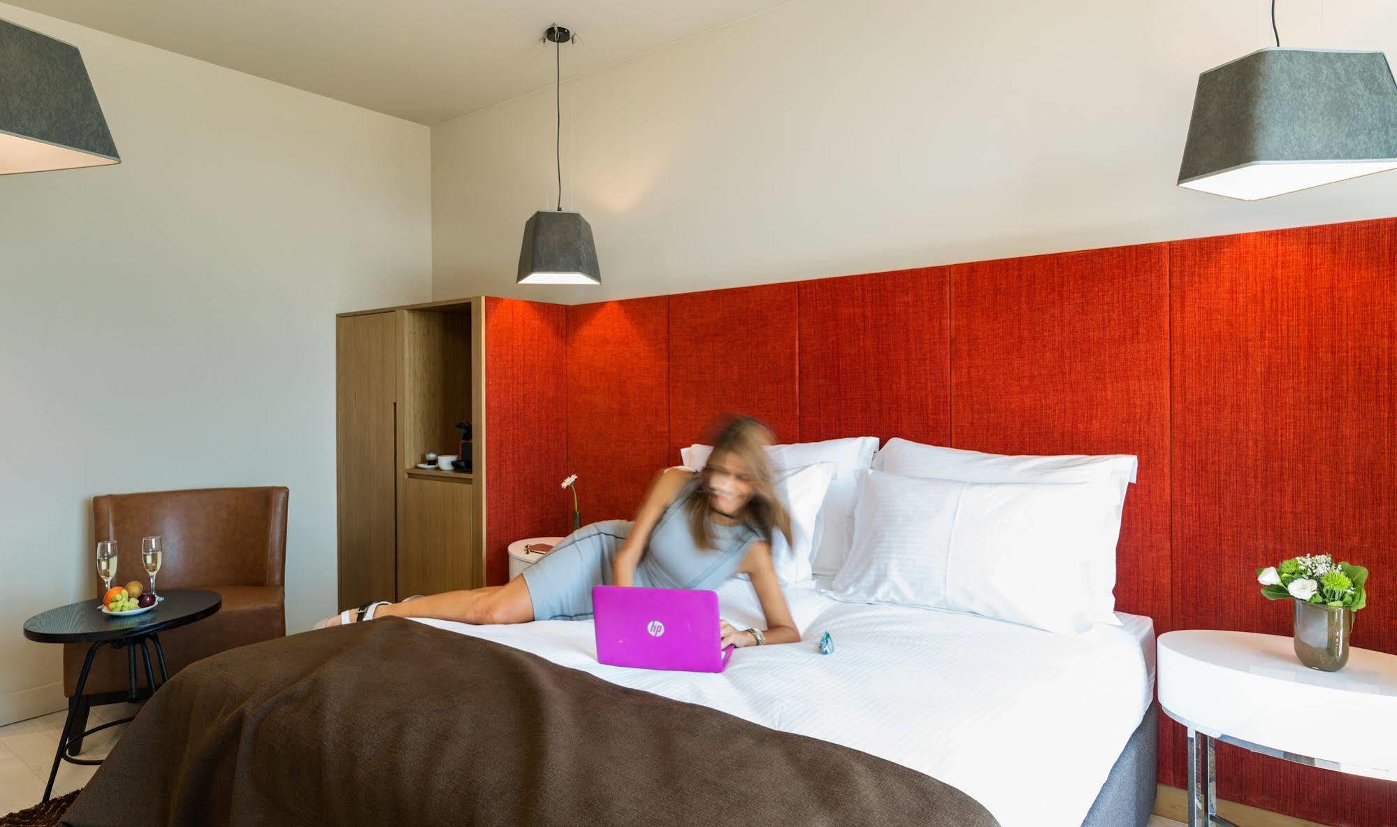 Prima Link Hotel Petach Tikva Екстериор снимка
